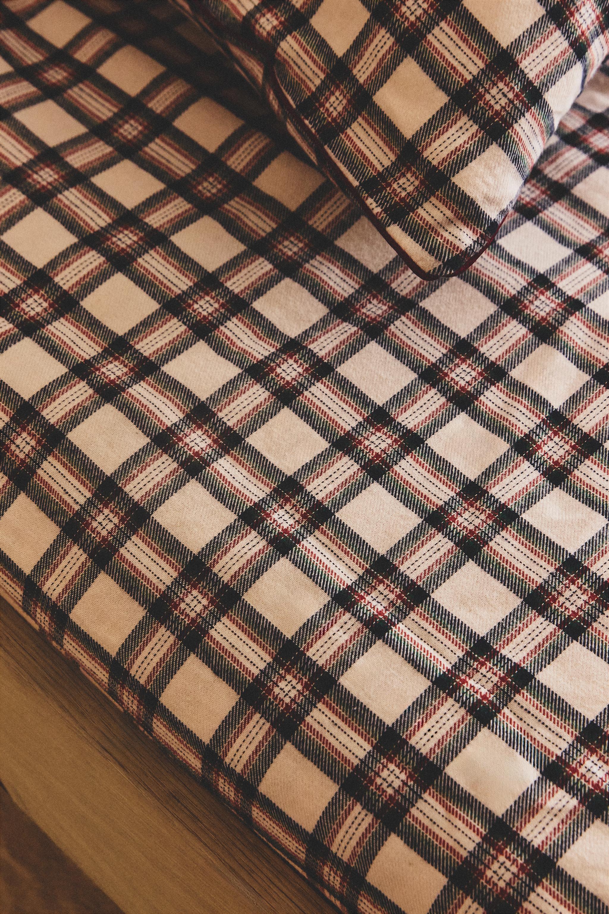 CHILDREN’S CHRISTMAS CHECK FLANNEL FITTED SHEET